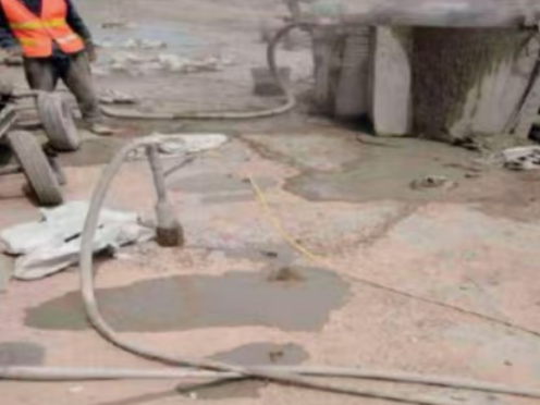 大荔水泥混凝土路面板底注浆技术 路面脱空注浆整治方案